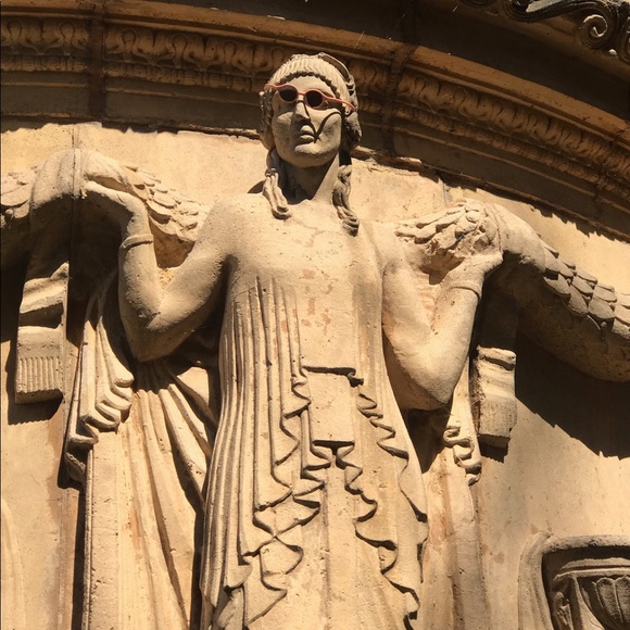 Meet your Posher, Yvi - Picture 1 of 1